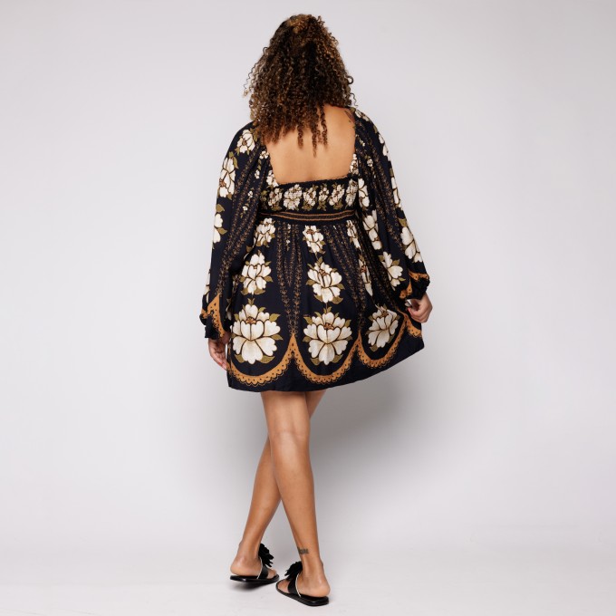 Vestido Curto Flor Bordada