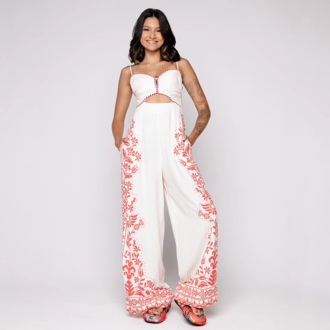 Macacão Pantalona Bordado Tropical