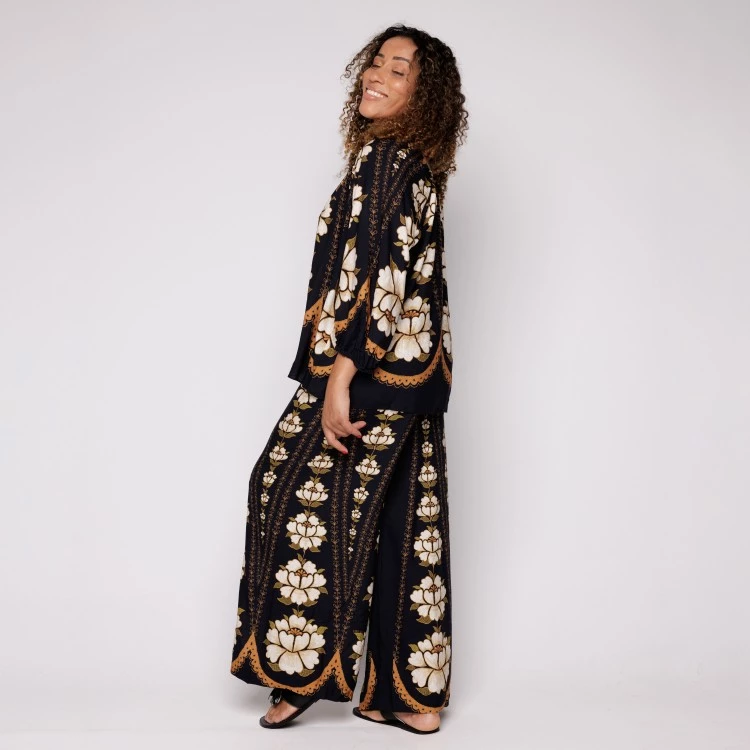 Calça Flor Bordada