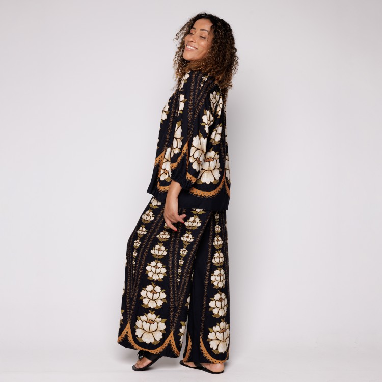 Calça Flor Bordada
