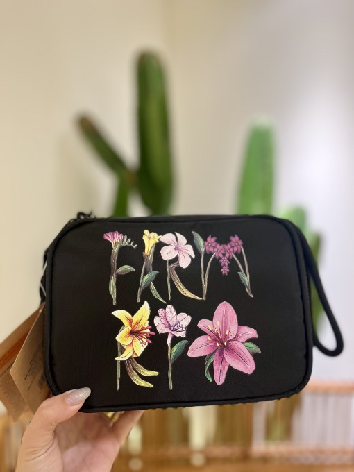Necessaire Farm Xerô Romance em flor