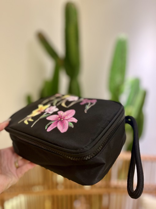 Necessaire Farm Xerô Romance em flor