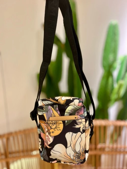 Bolsa Farm Fervo Romance em Flor Preta