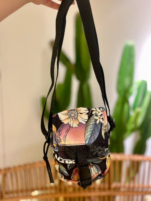 Bolsa Farm Fervo Romance em Flor Preta