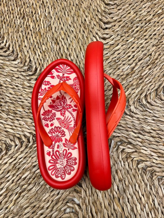 Sandália Salto Rasteiro Arara Floral Vermelho