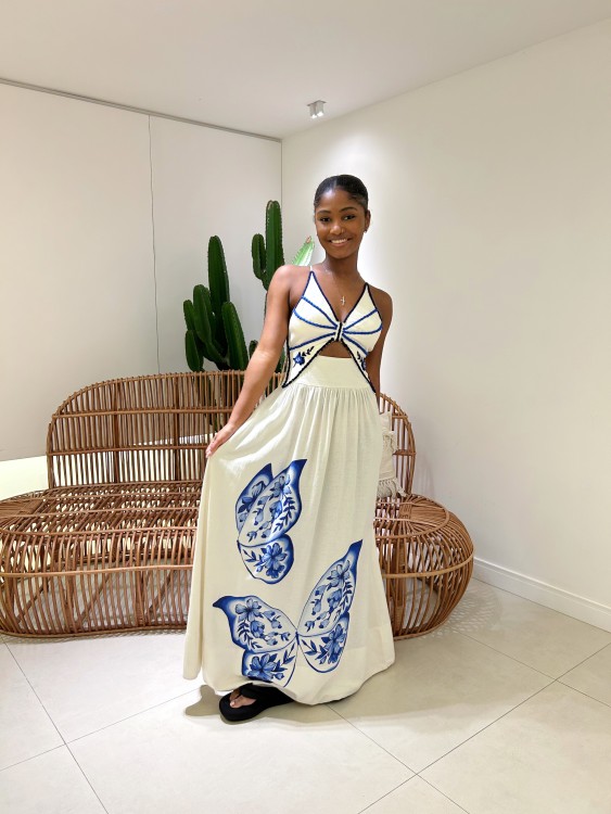 Vestido Bordado Borboleta em Porcelana