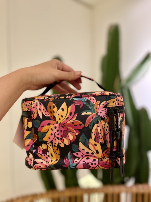 Necessaire Farm Me Leva Flor de Banana
