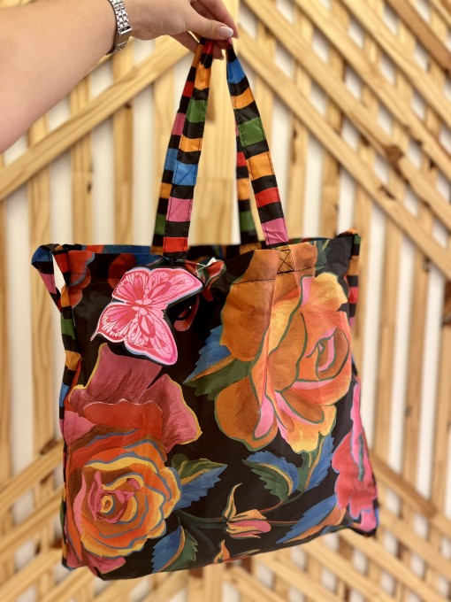 Bolsinha Farm Me Leva Rosas Pintadas