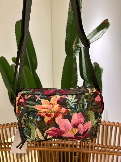 Bolsa Farm Ziriguidum Painted Flowers