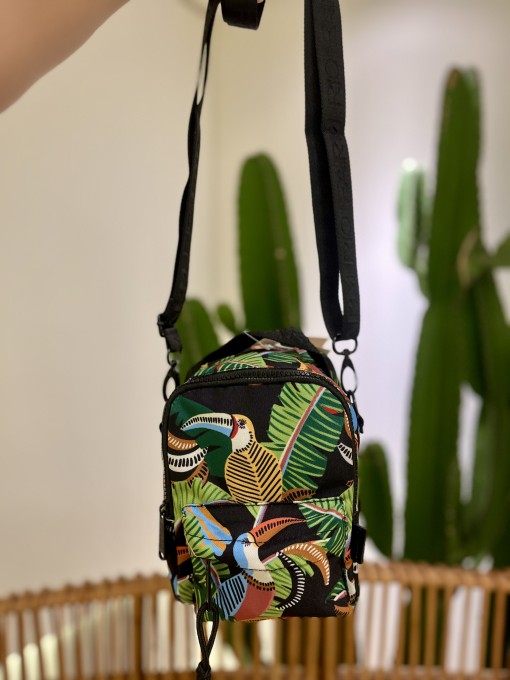 Mini Mochila Farm Borogodó Tucanos e folhagens