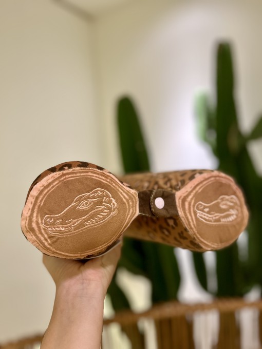 Travesseiro de Viagem Farm Soneca Onça Bandana