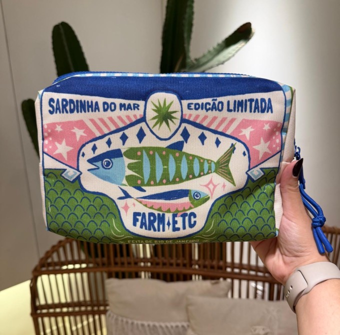Maxi Necessaire Farm Ora Bolas Rótulos Sardinhas G